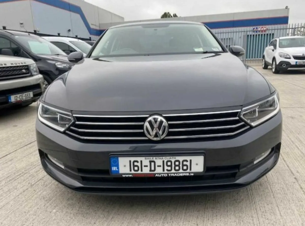 Volkswagen Passat 2016 - Image 2