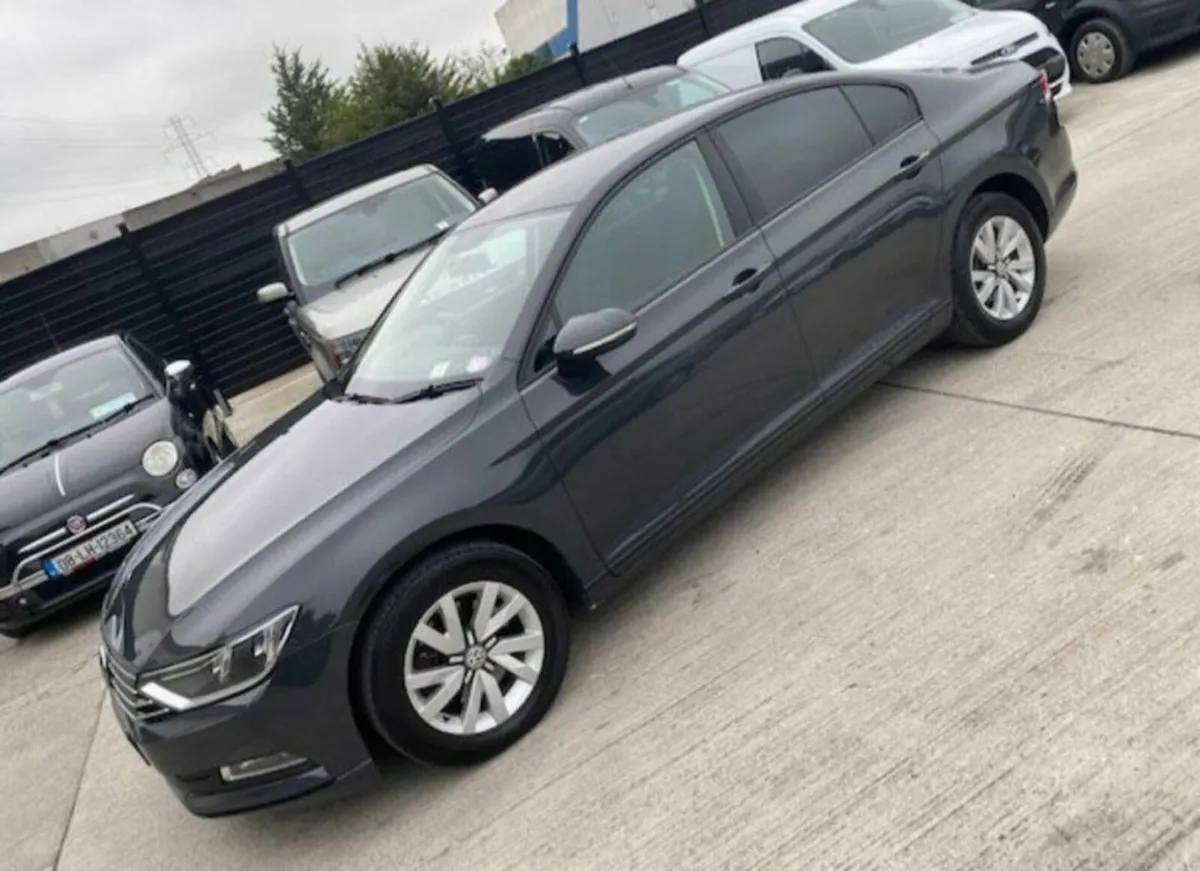 Volkswagen Passat 2016 - Image 3