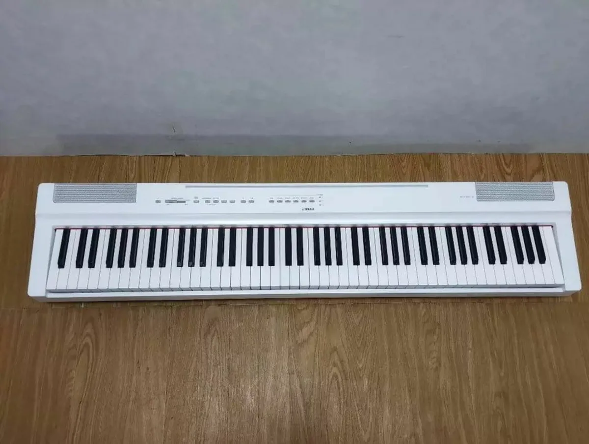Yamaha P-125 Digital Piano Great Condition - Image 3
