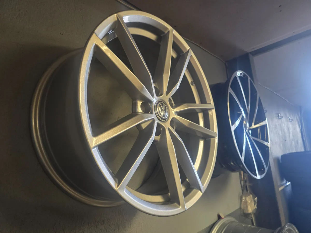 **Special** 18" Volkswagen Pretoria Style - Image 1
