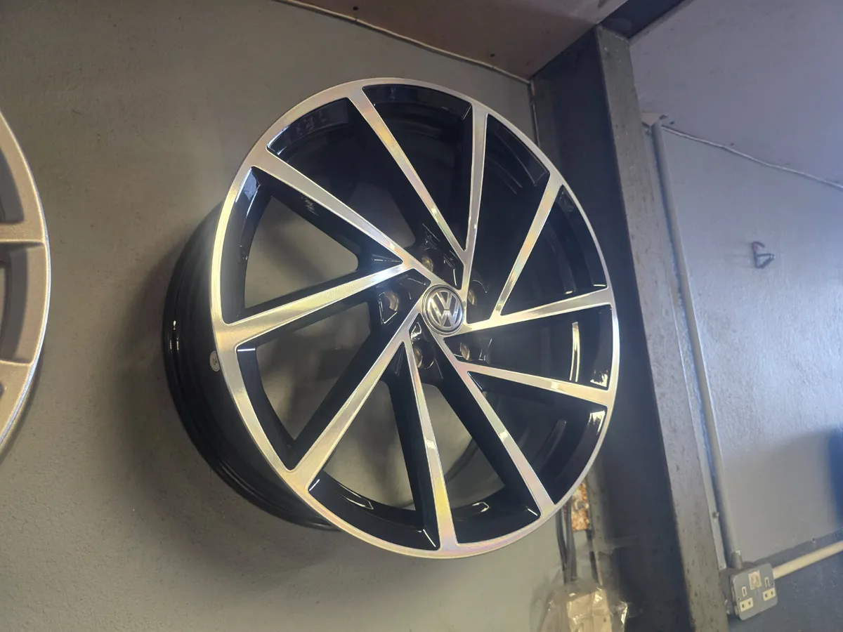 **Special** 18" Volkswagen Spielberg Style - Image 1