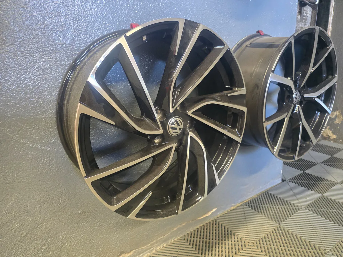 **Special** 19" Volkswagen Adelaide Style - Image 1