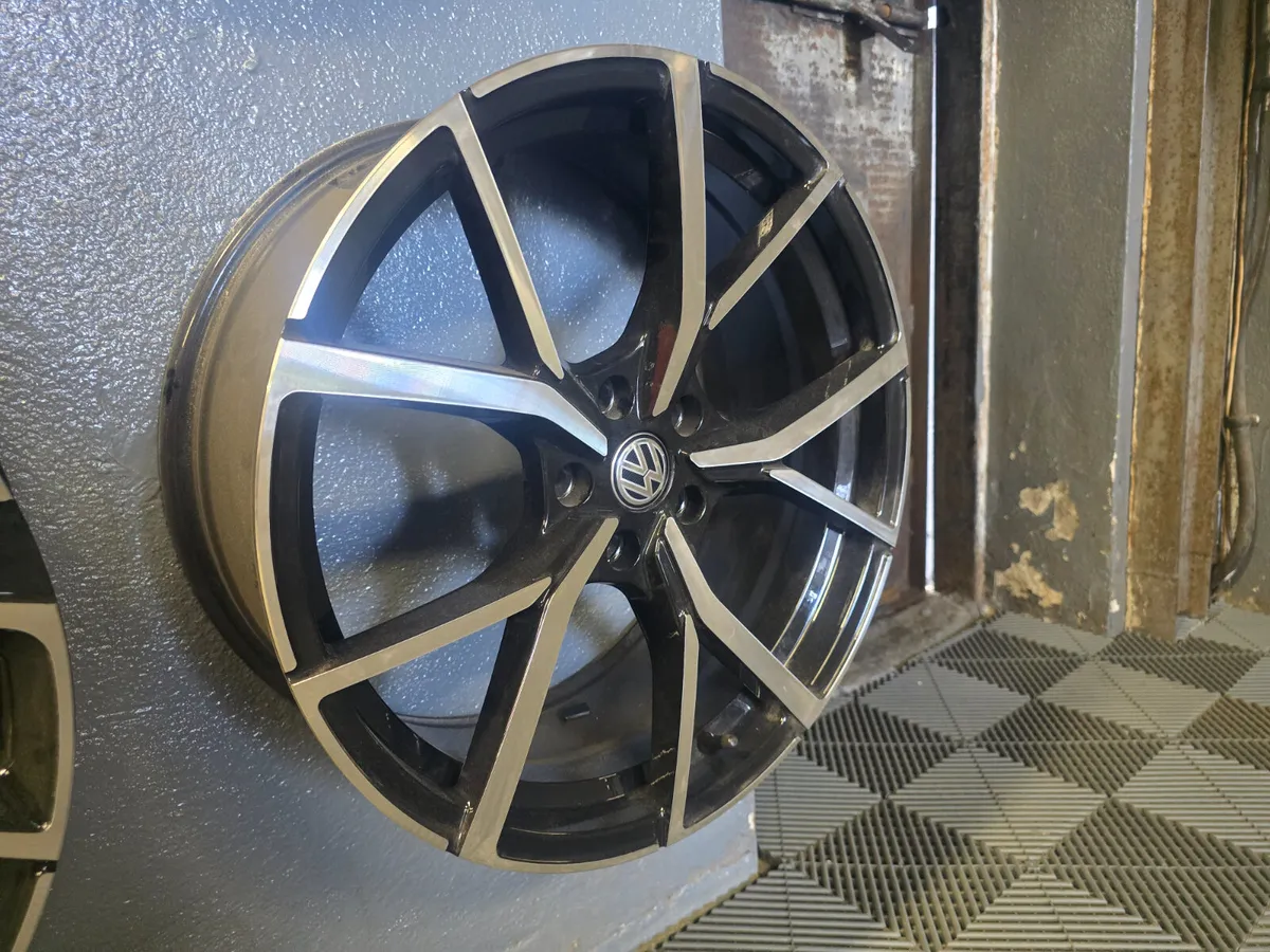 **Special** 19" Volkswagen Estoril Style