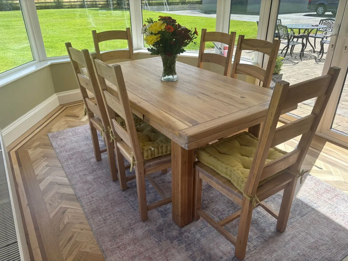 Solid oak table and chairs - Image 3
