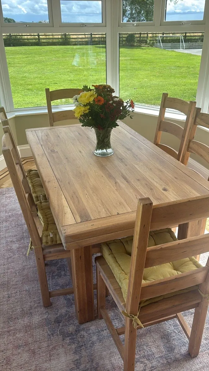 Solid oak table and chairs - Image 4