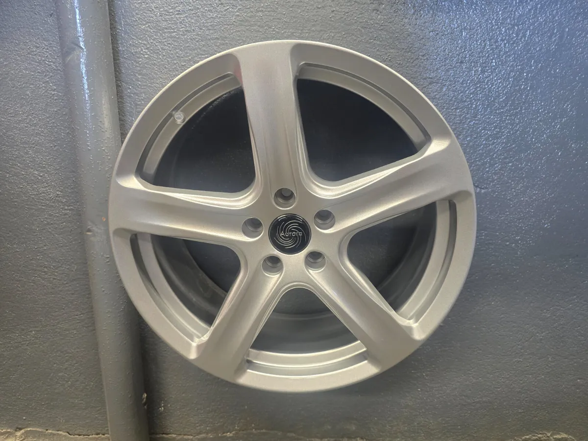 **Special** 18" Aurora AR418 - Image 1