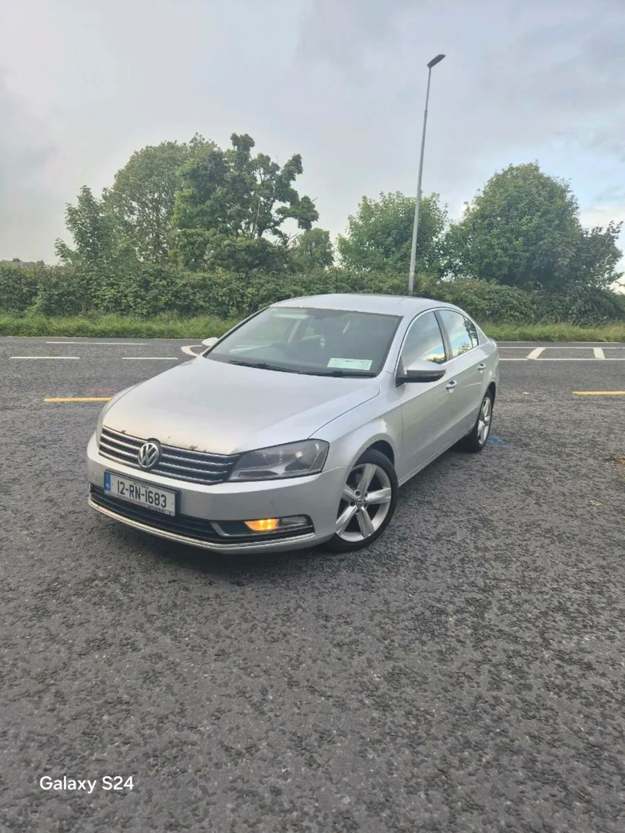 Volkswagen  Passat - Image 2
