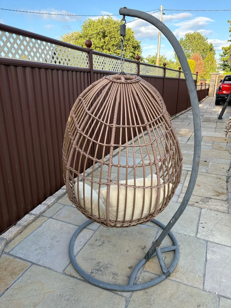 Hanging rattan egg chair - Image 2