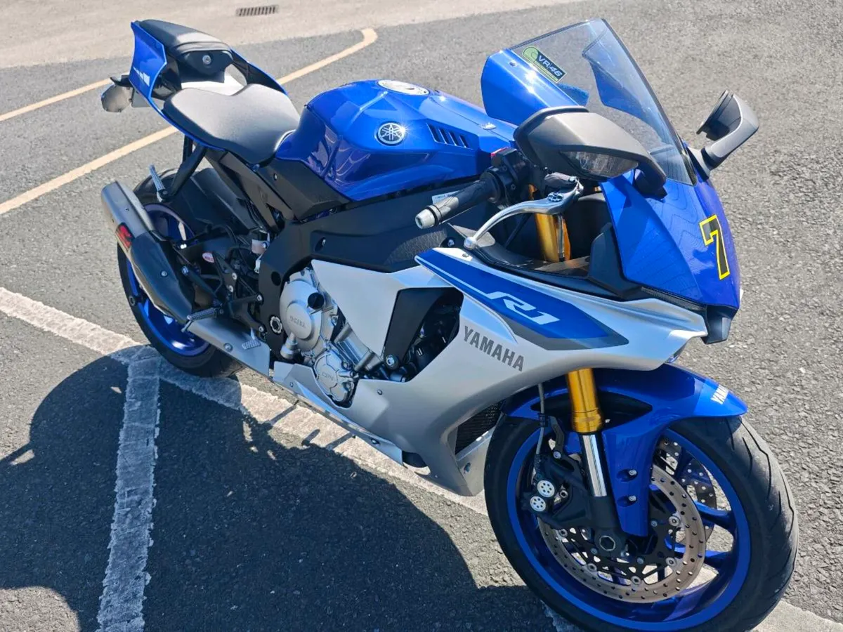 Yamaha R1 - Image 1
