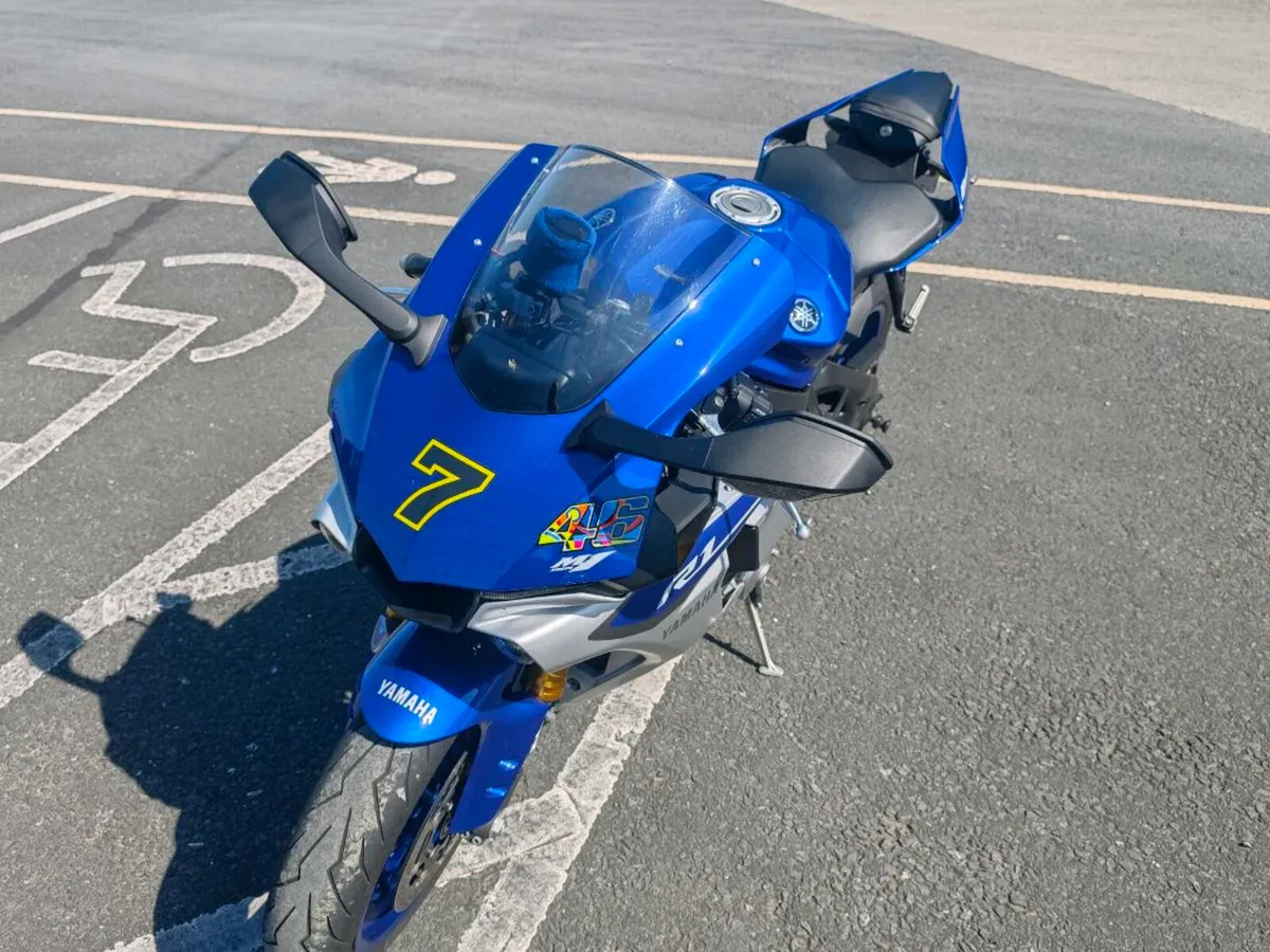 Yamaha R1 - Image 4