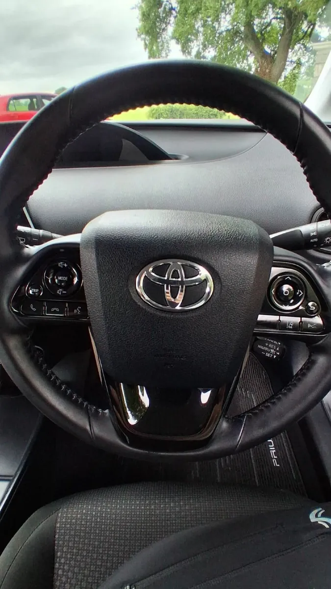 Toyota Prius 2019 - Image 2