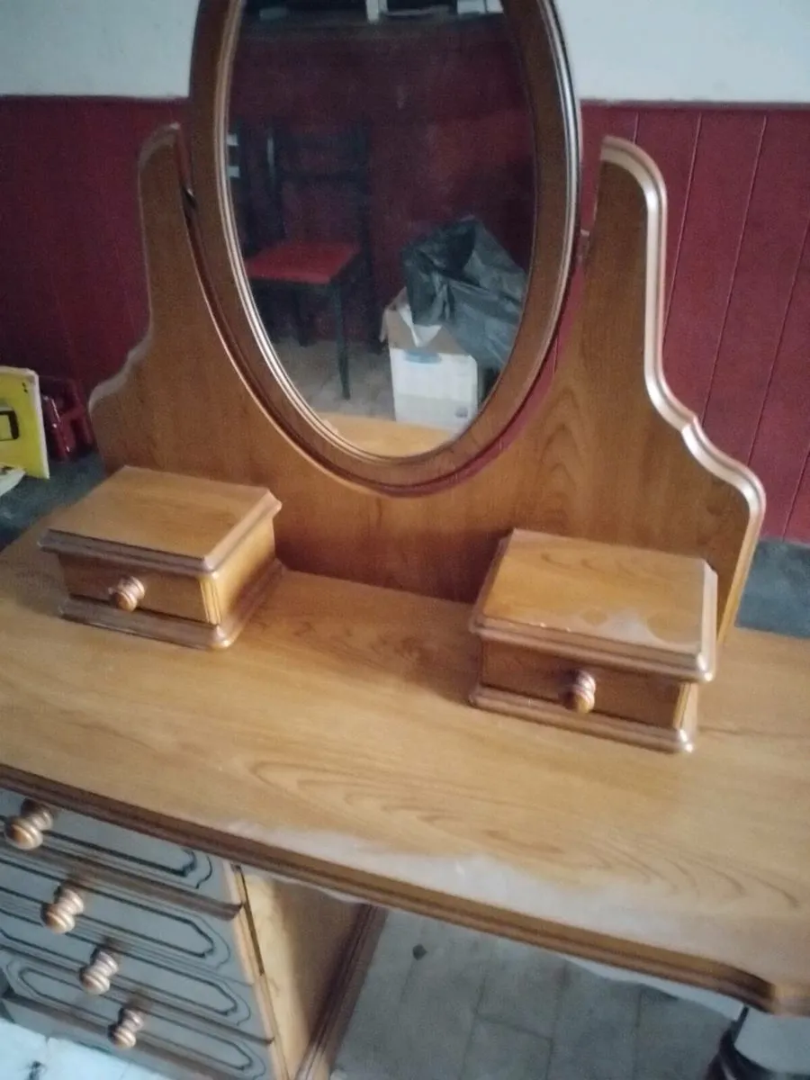 Dressing table and locker - Image 1