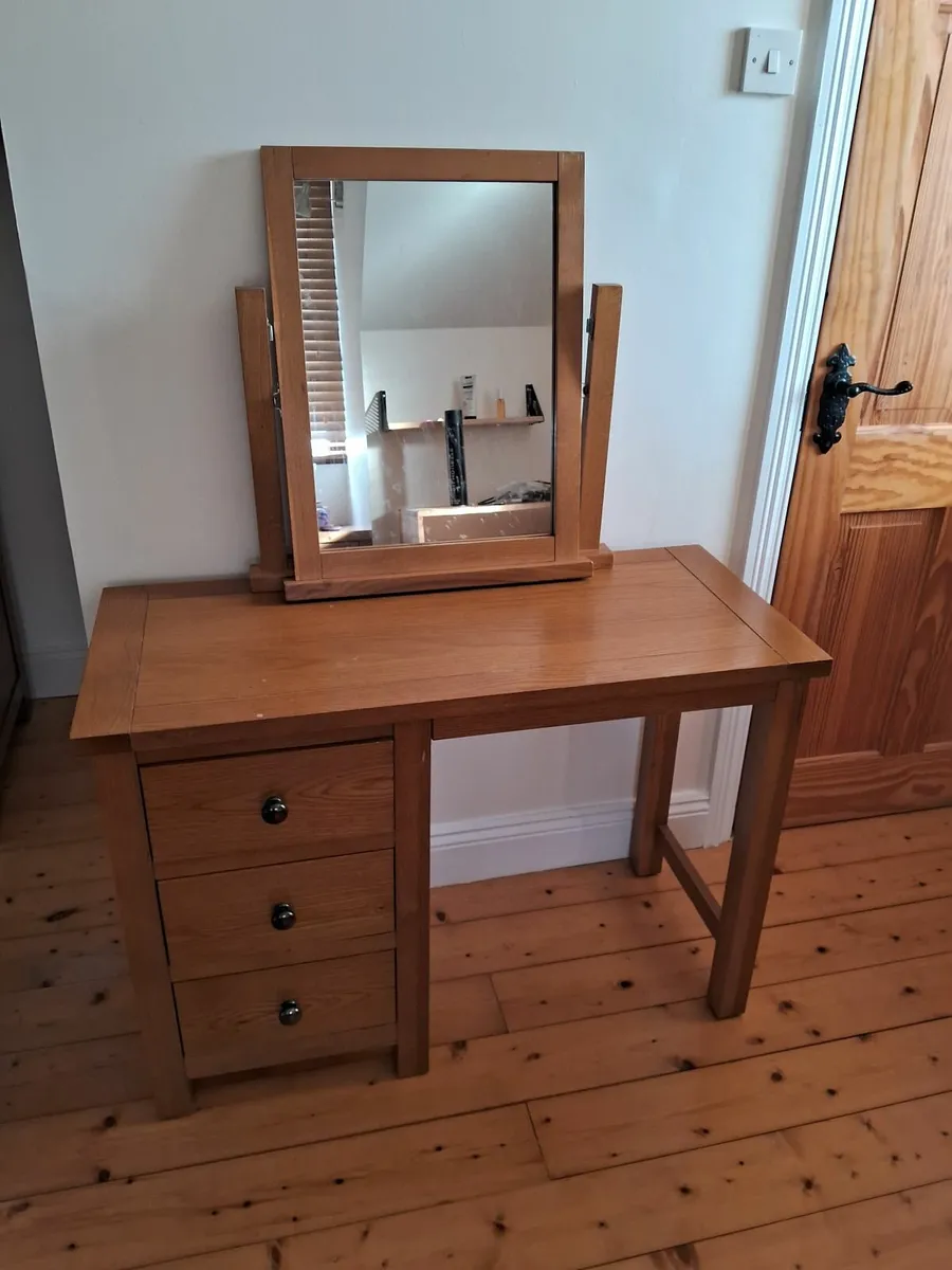 Bedroom furniture - Image 1