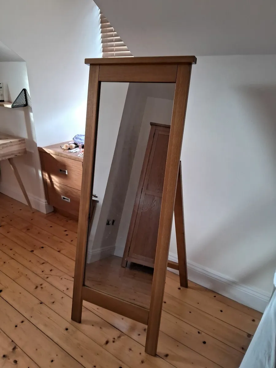 Bedroom furniture - Image 4