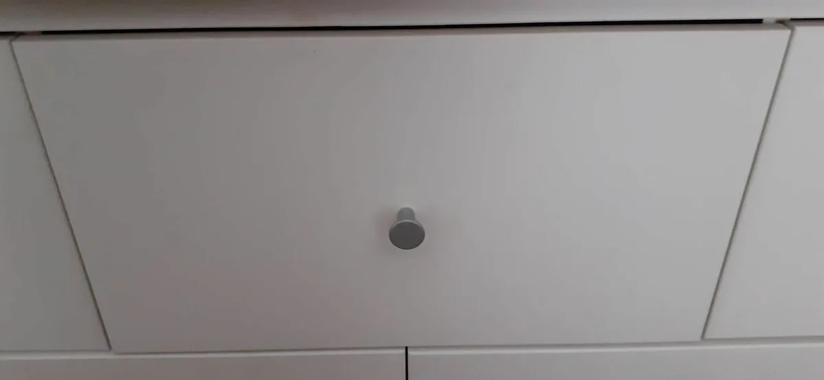 large white chest of drawers/sideboard - Image 3