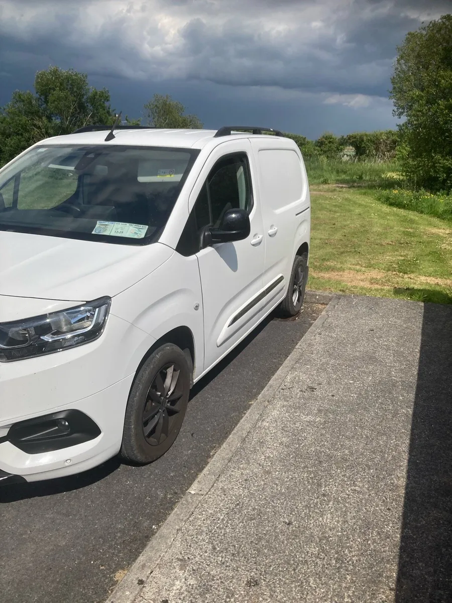 Van - Image 2