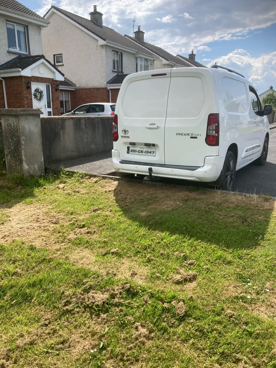 Van - Image 4