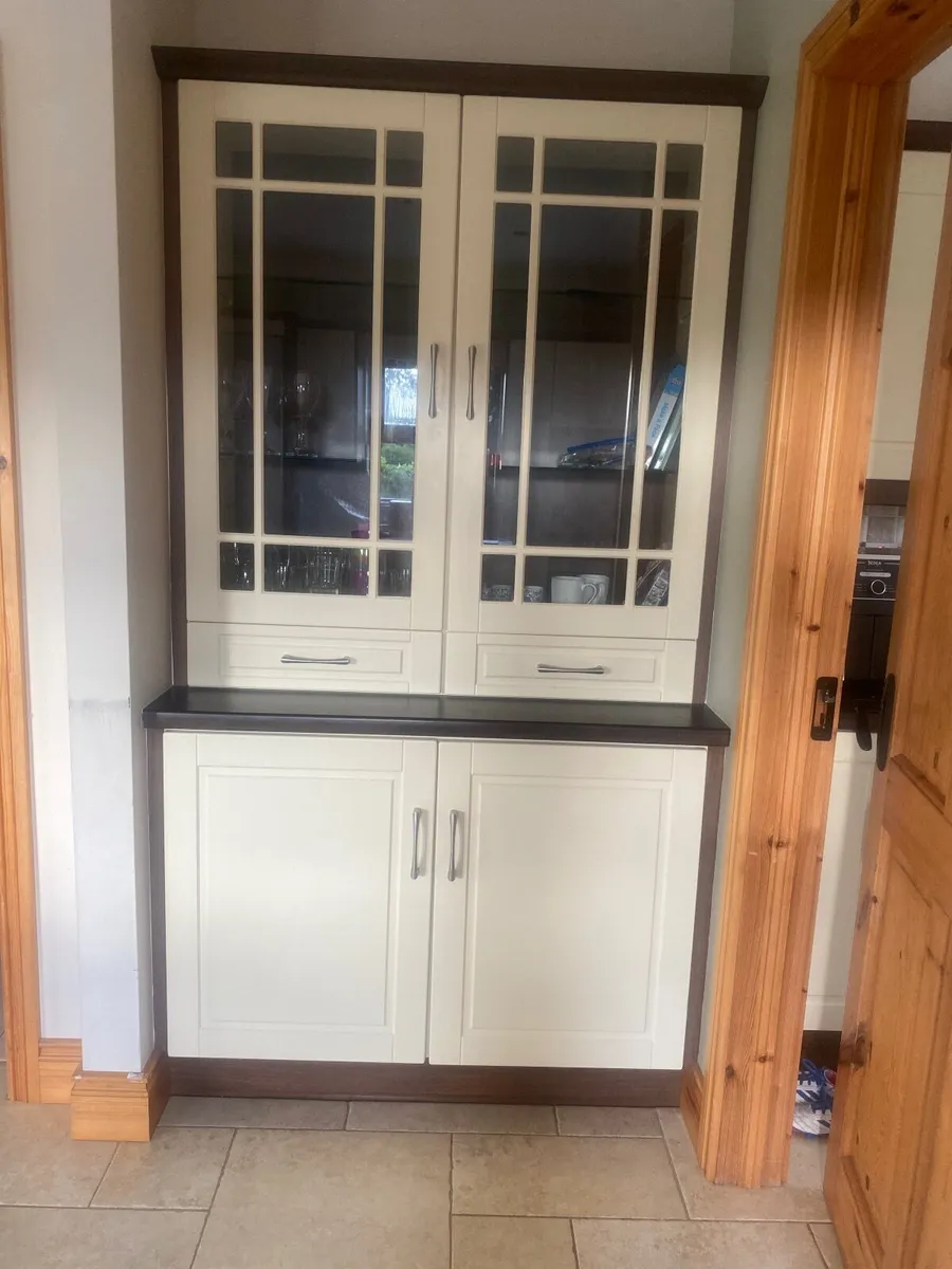 Kitchen & Built in Dresser - Image 3