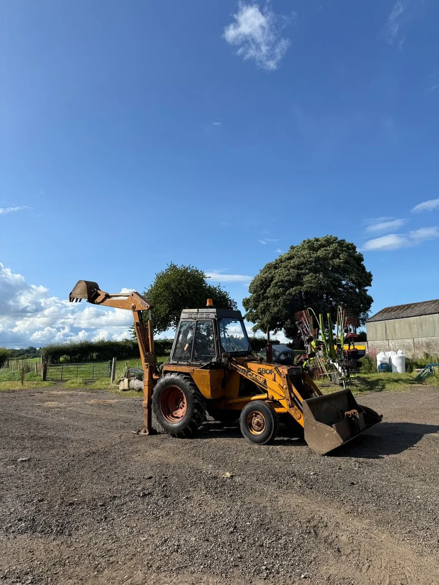 1985 Case 580F digger - Image 1