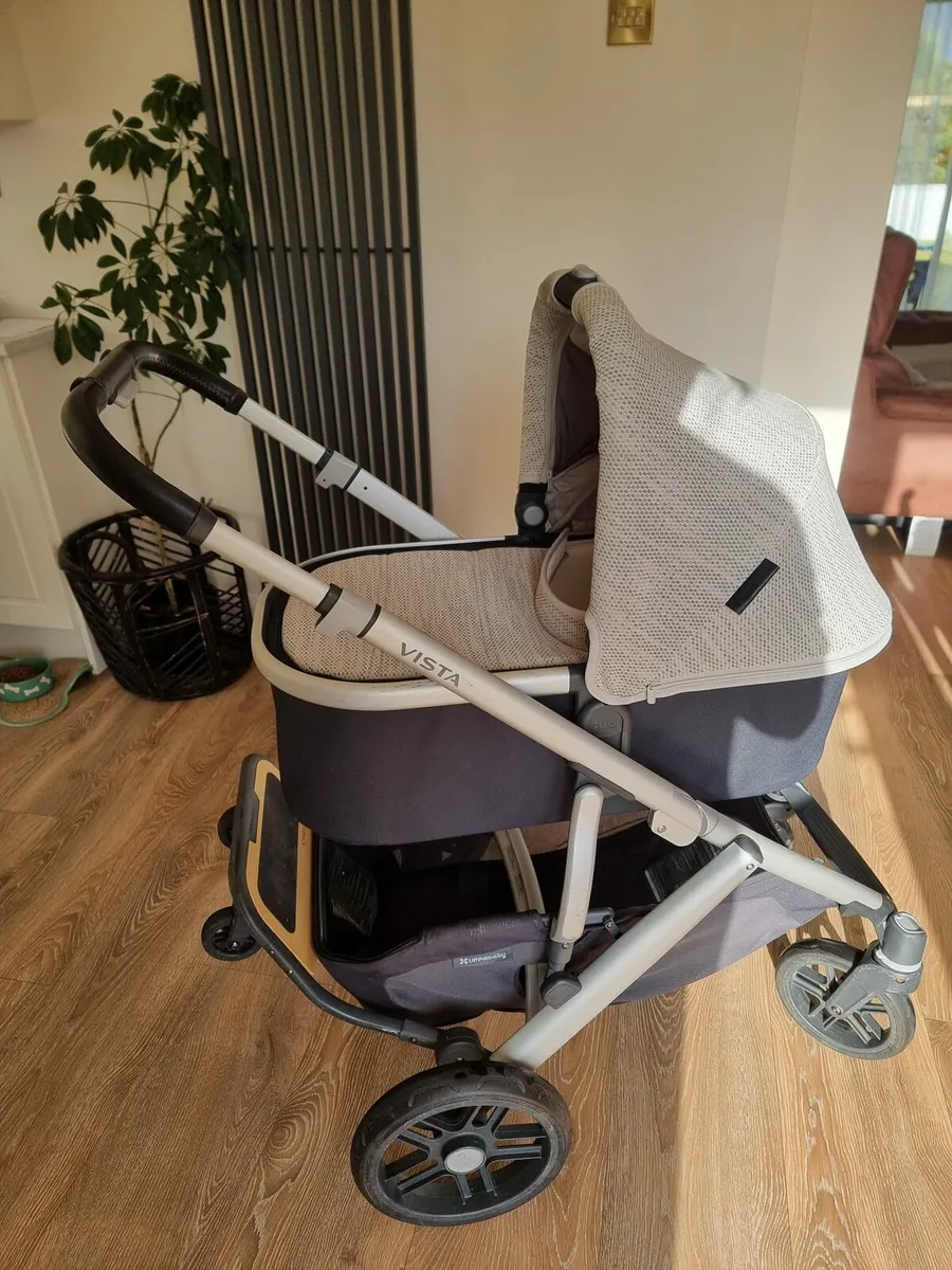 UPPAbaby Vista V2 Travel System Bundle - Image 1