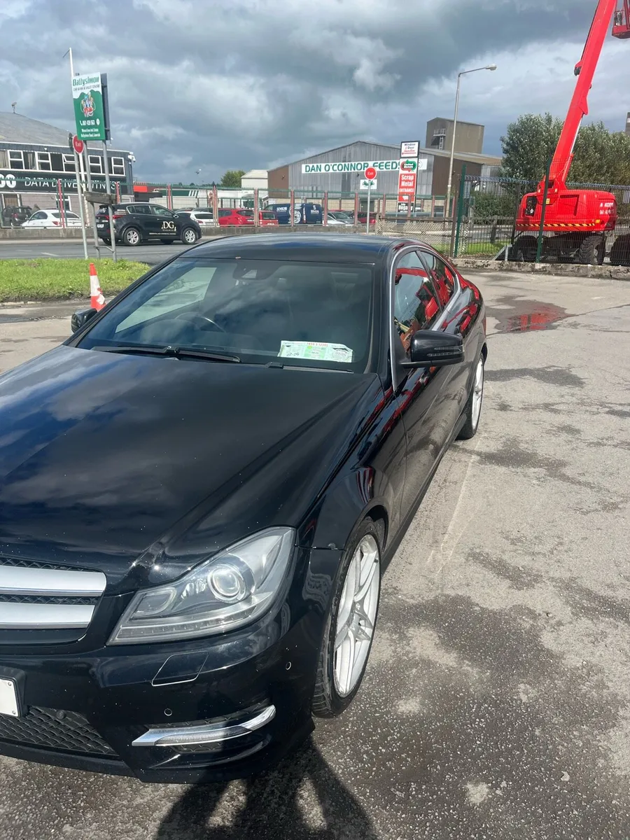131 Mercedes coupe - Image 2