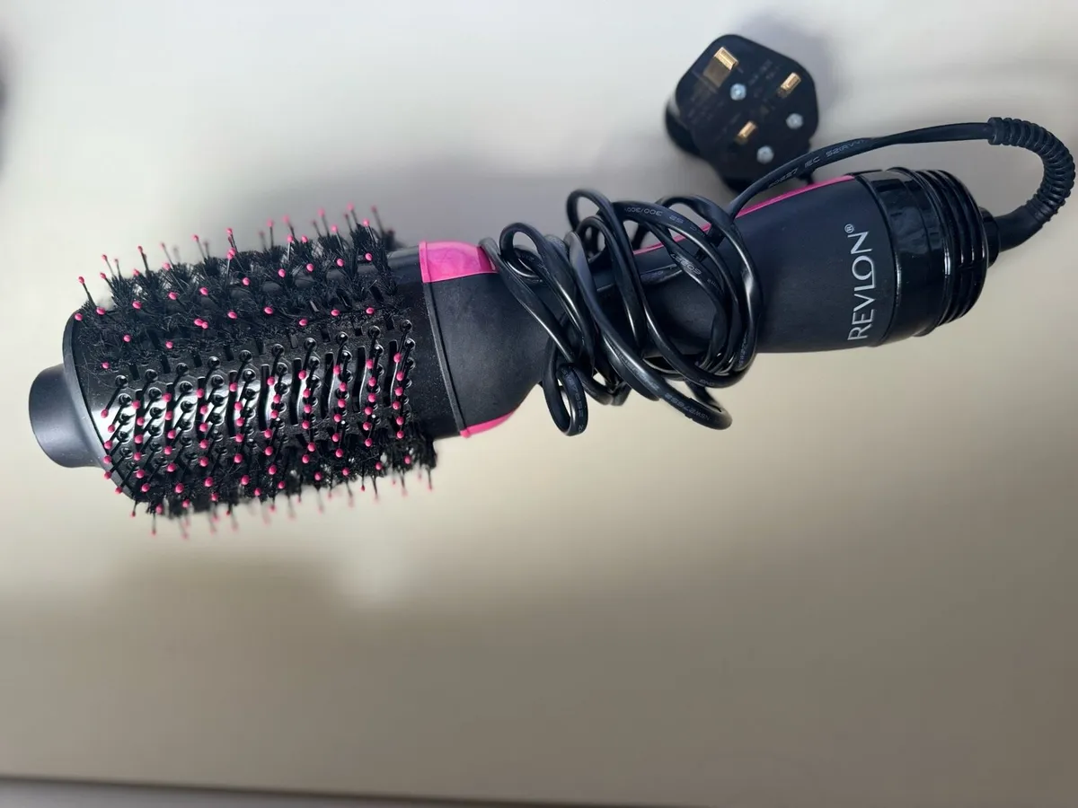 Revlon Salon One-Step Hair Dryer and Volumiser - Image 1