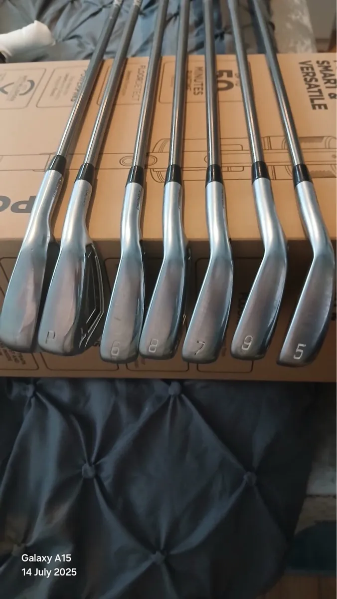 Mozoono irons, wedges and putter - Image 1