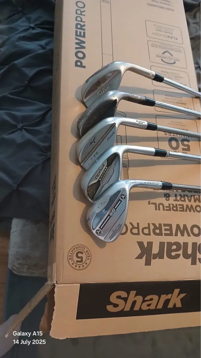 Mozoono irons, wedges and putter - Image 4