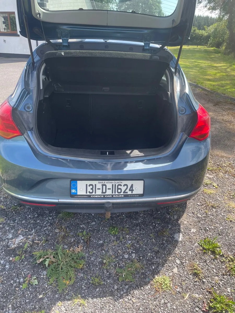 Opel Astra 2013 - Image 2