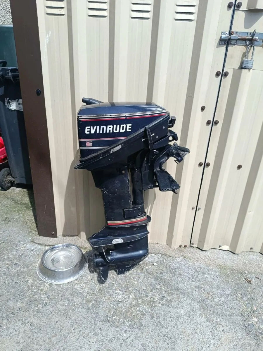 Evinrude 15 boat engine - Image 1