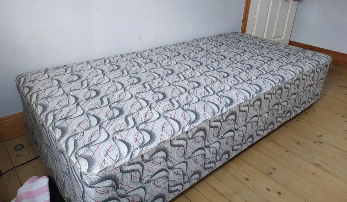 Single bedframe - Image 1