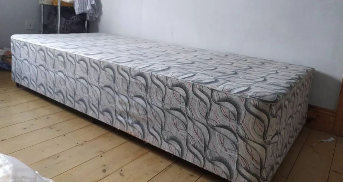 Single bedframe - Image 2