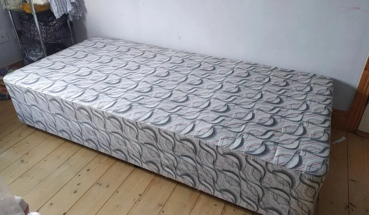 Single bedframe - Image 3