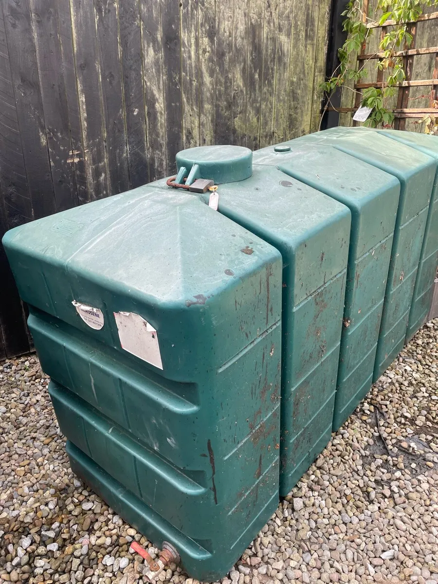 Oil tank - Image 1