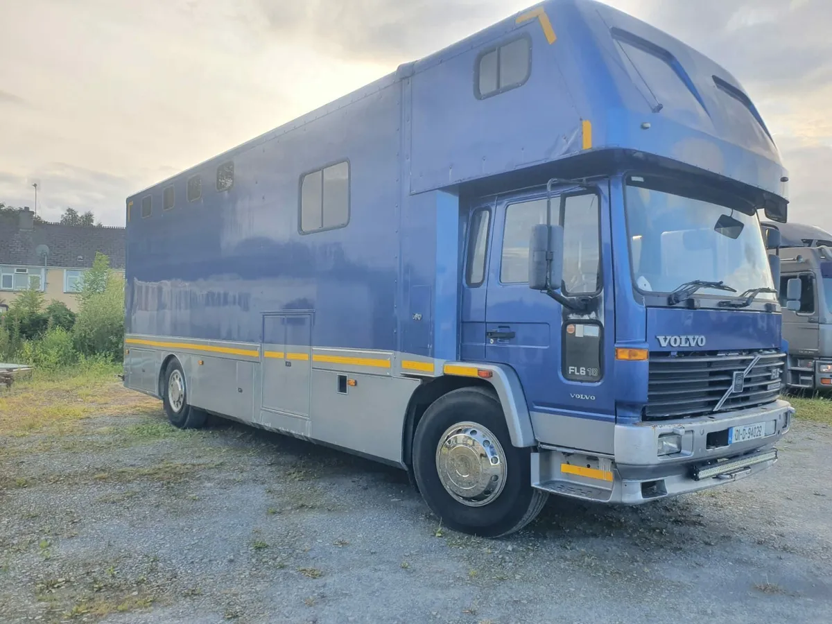 Volvo horse lorry - Image 1