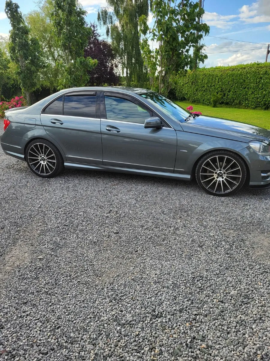Mercedes-Benz C-Class 2011 - Image 2
