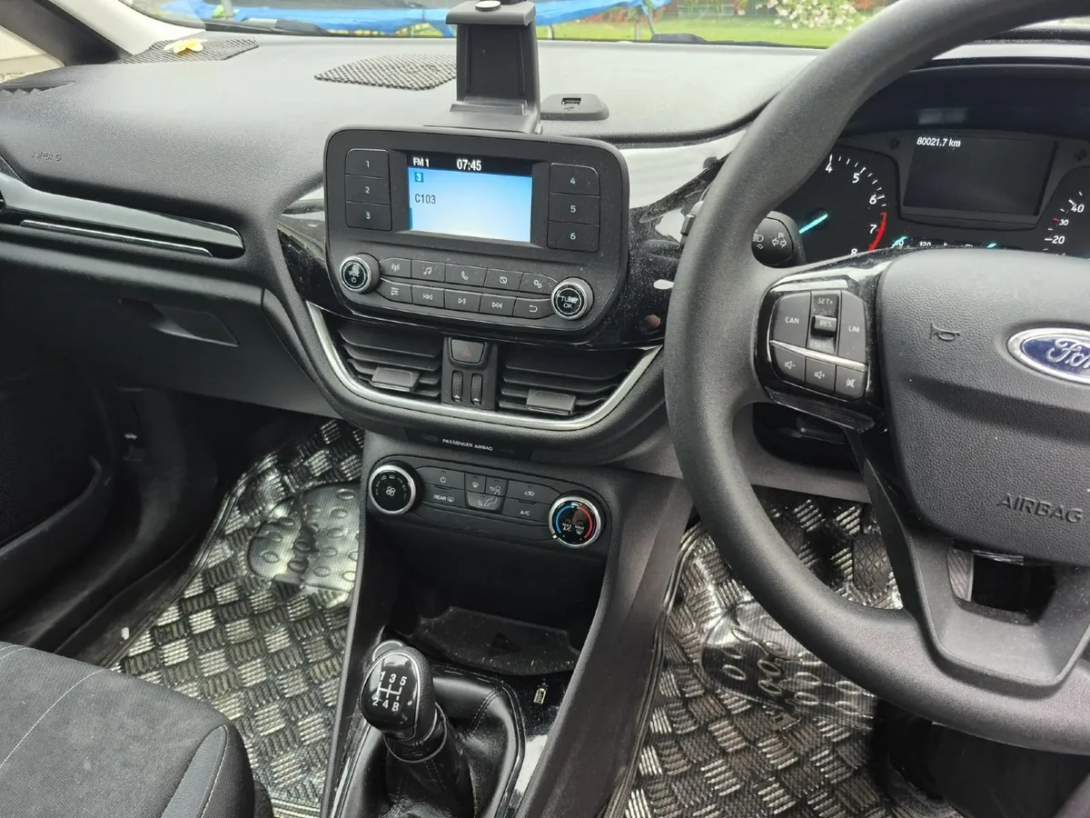 Ford Fiesta 2018 - Image 2