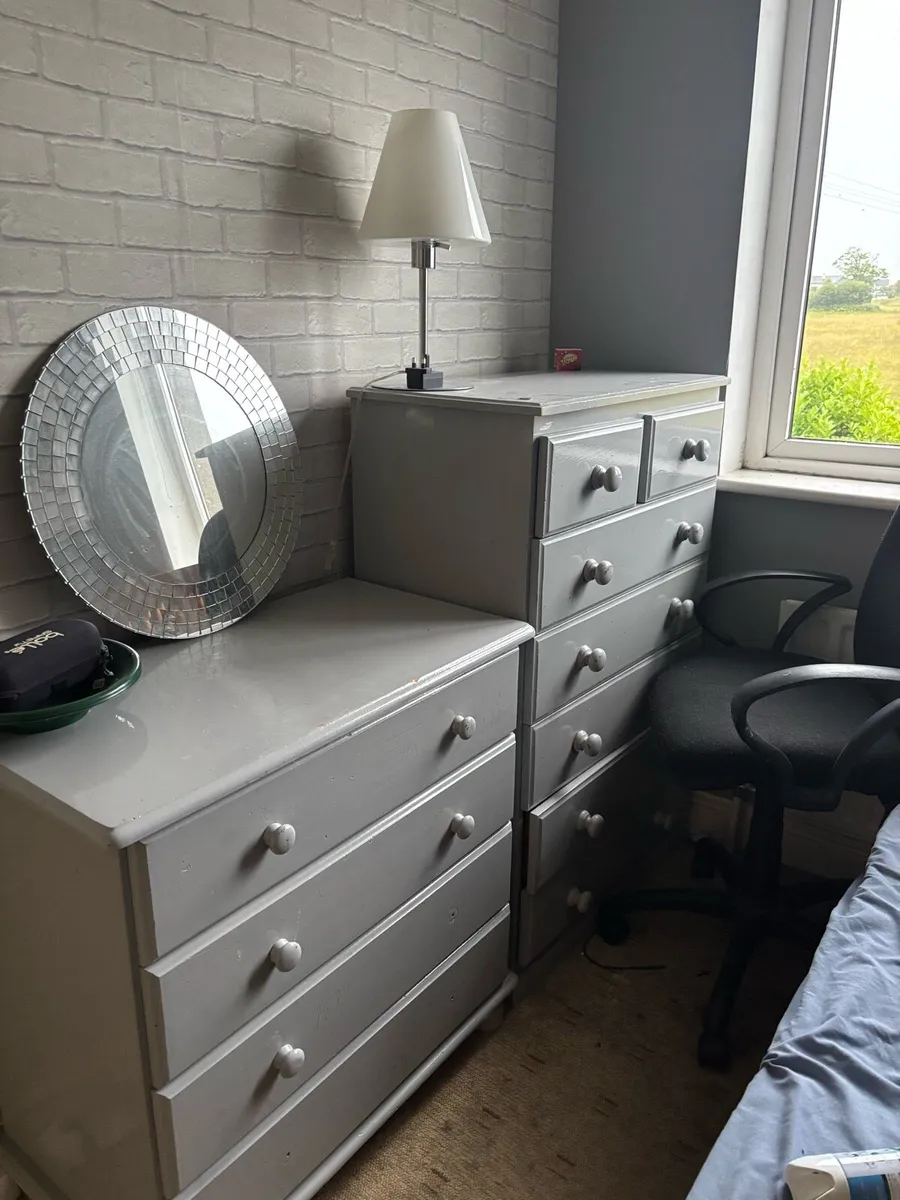 Chest of drawers