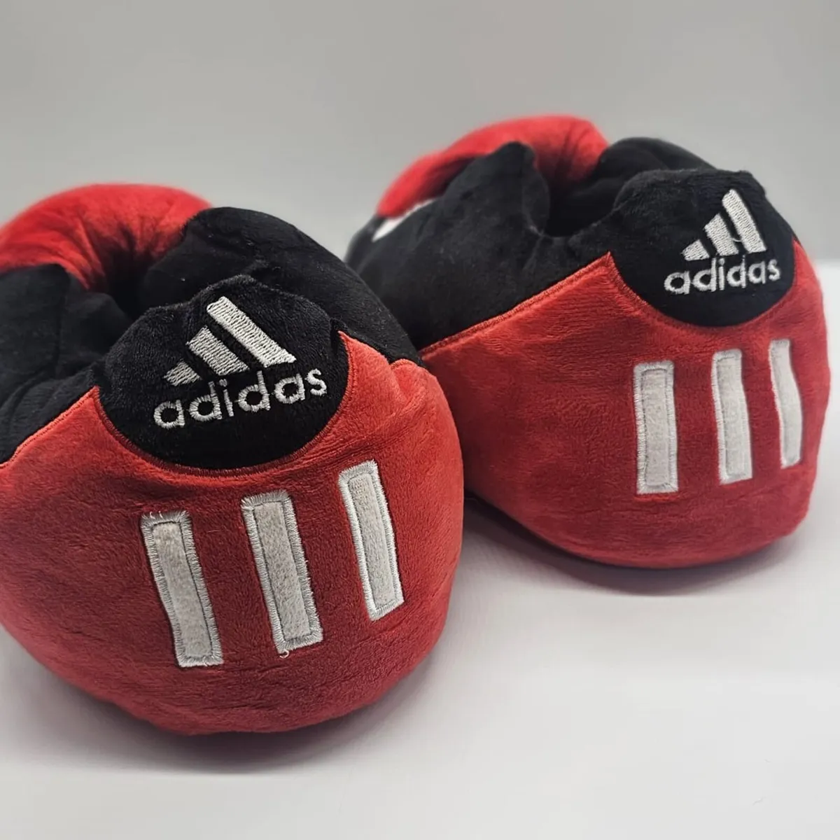Retro Predator Mania Slipppers 😍 - Image 3