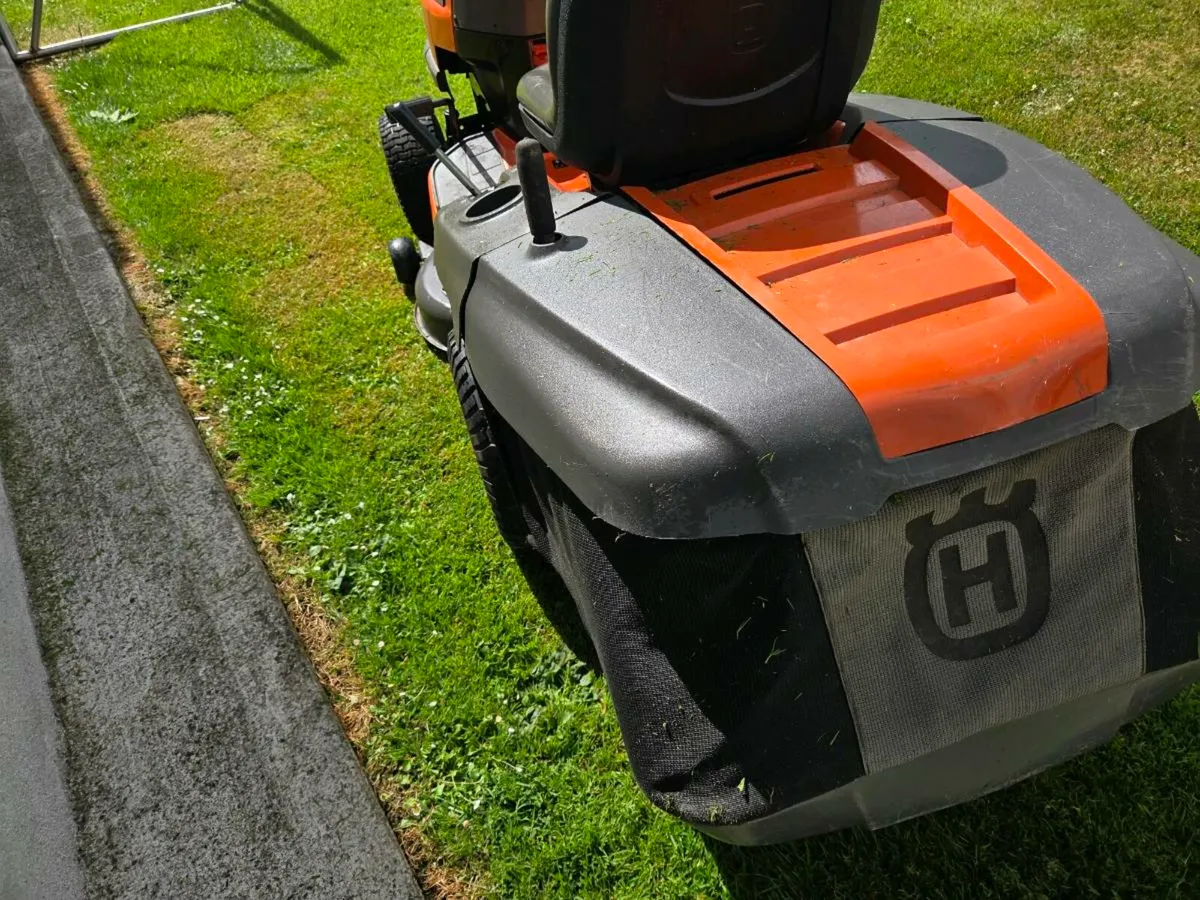 Husquvana lawnmower for sale - Image 4