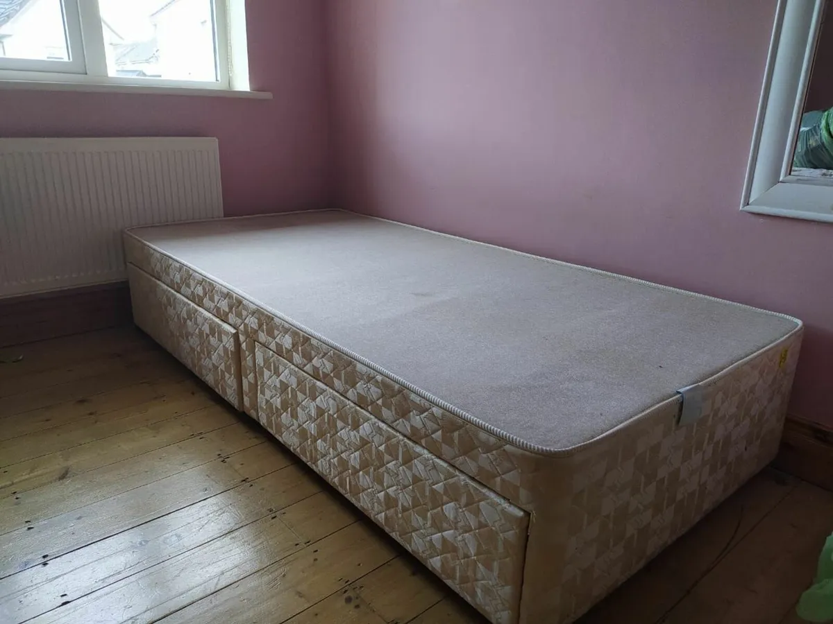 Single bedframe - Image 1
