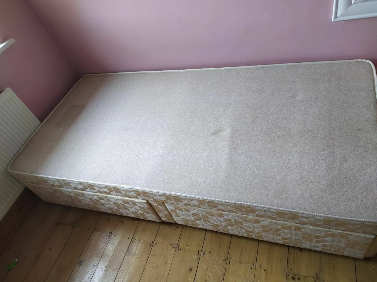 Single bedframe - Image 3