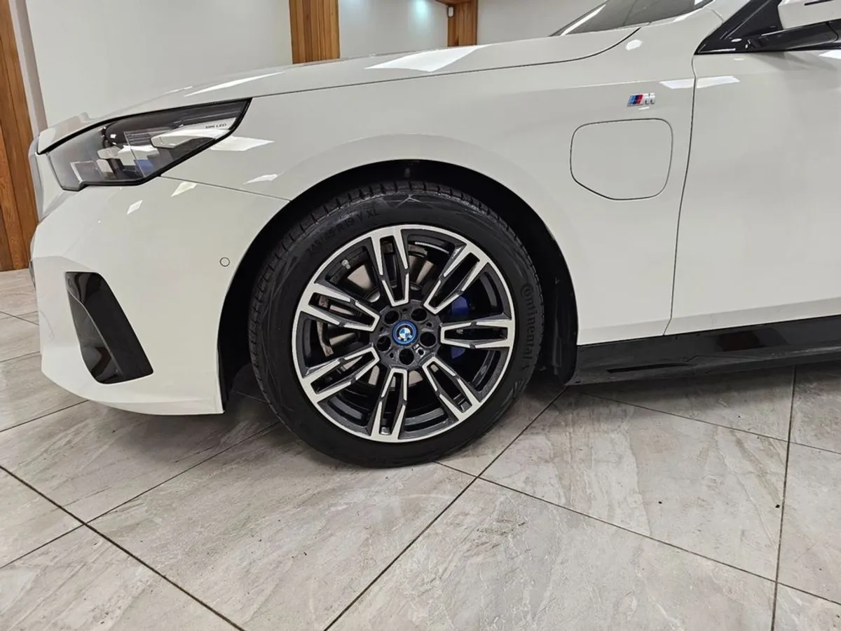 BMW 5 Series Technology Plus Package - Image 3