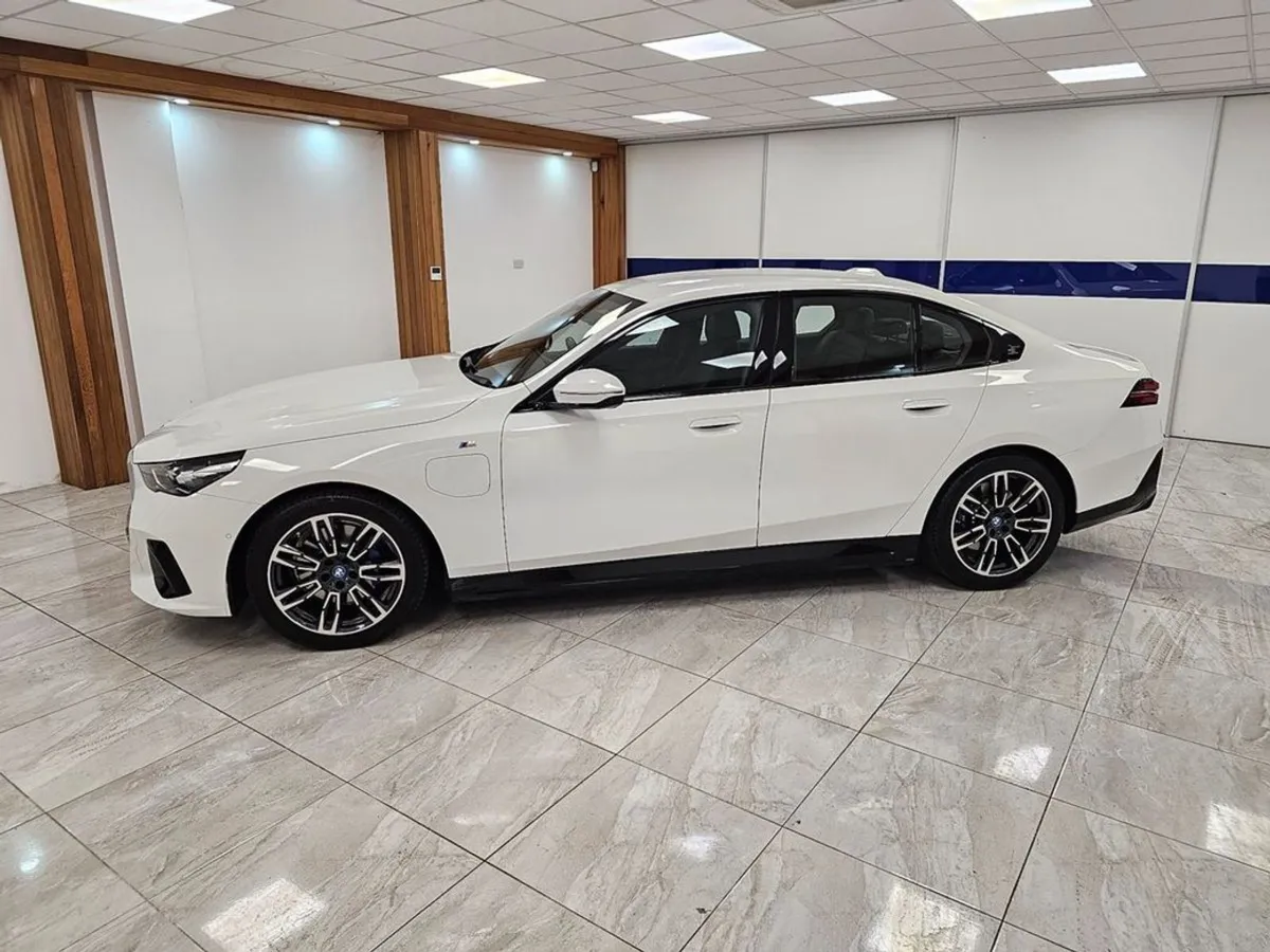 BMW 5 Series Technology Plus Package - Image 4