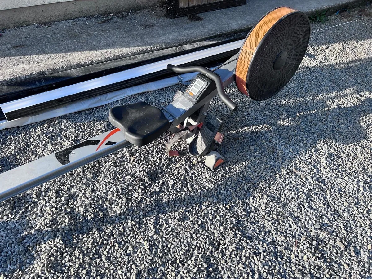 Rowing machine - Image 2