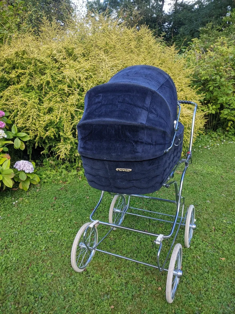 Vintage pram - Image 3