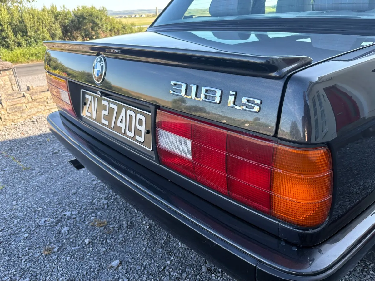 BMW e30 318is - Image 3