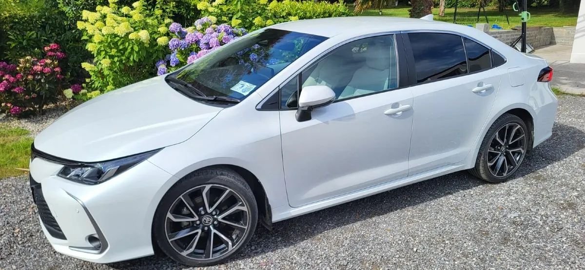 Toyota Corolla 2024 - SOL trim - Pearl white - Image 1
