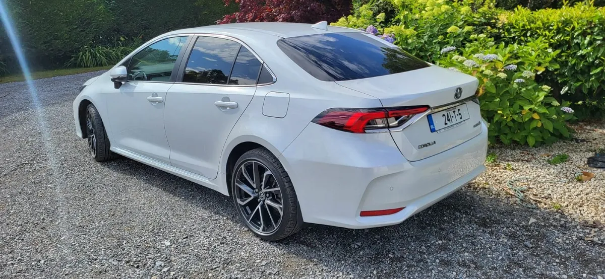 Toyota Corolla 2024 - SOL trim - Pearl white - Image 2