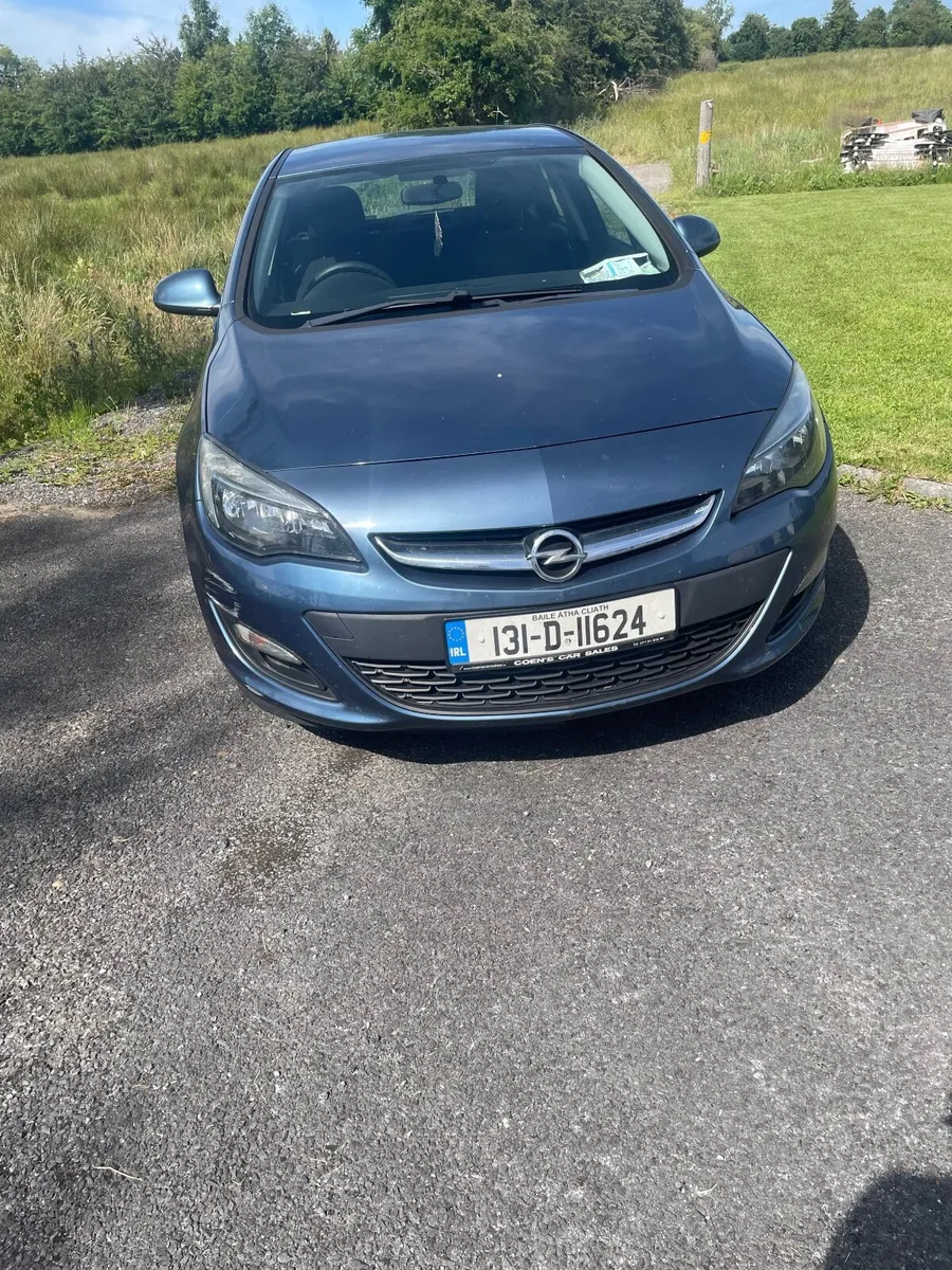 Opel Astra 2013 - Image 1